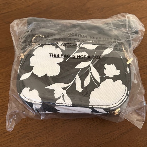 Polybagged Kate Spade x Target Classic Rose Mini Crossbody Bag, Black/White, NWT - Picture 3 of 7